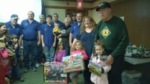 winners-gabi-torres-kylie-haines-meranda-erickson-and-brennan-ulrey-pose-with-the-guys-from-the-club